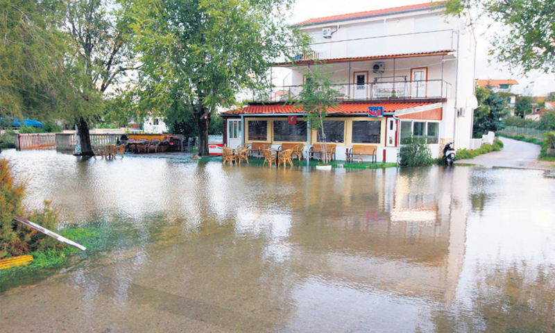 U Bilicama kod Zadra po ulicama se nije moglo bez čamca/PIX