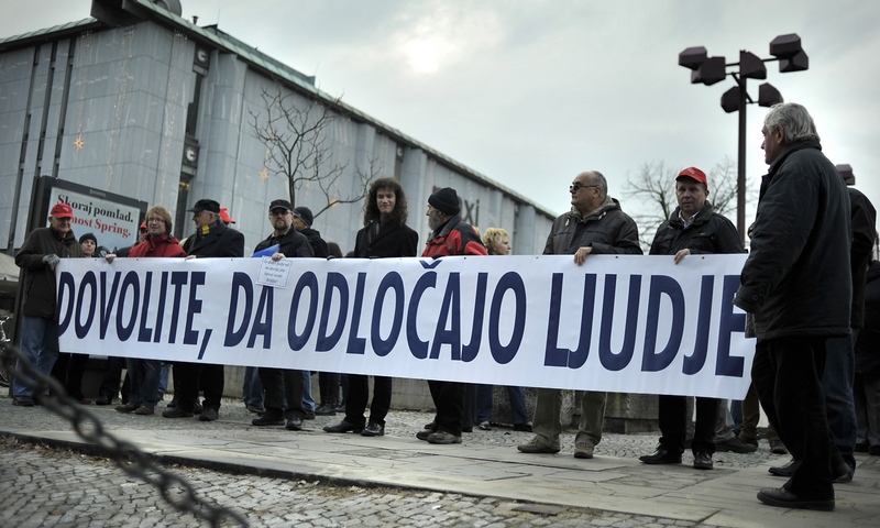 10.01.2013., Ljuibljana - Pred Narodnom skupstinom odzan prosvjed protiv referenduma za promjenu zak