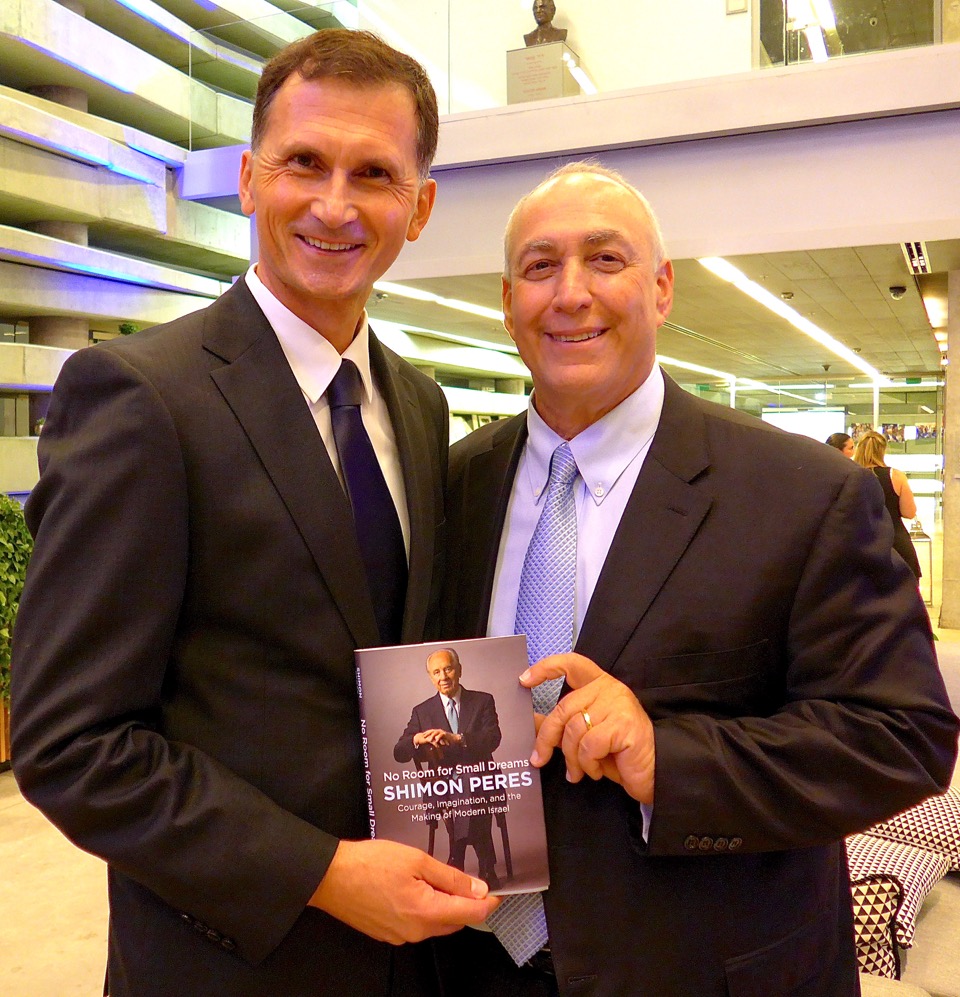 Dragan Primorac i Chemi Peres, sin Shimon Peresa tijekom promocije knjige “No room for small dreams”