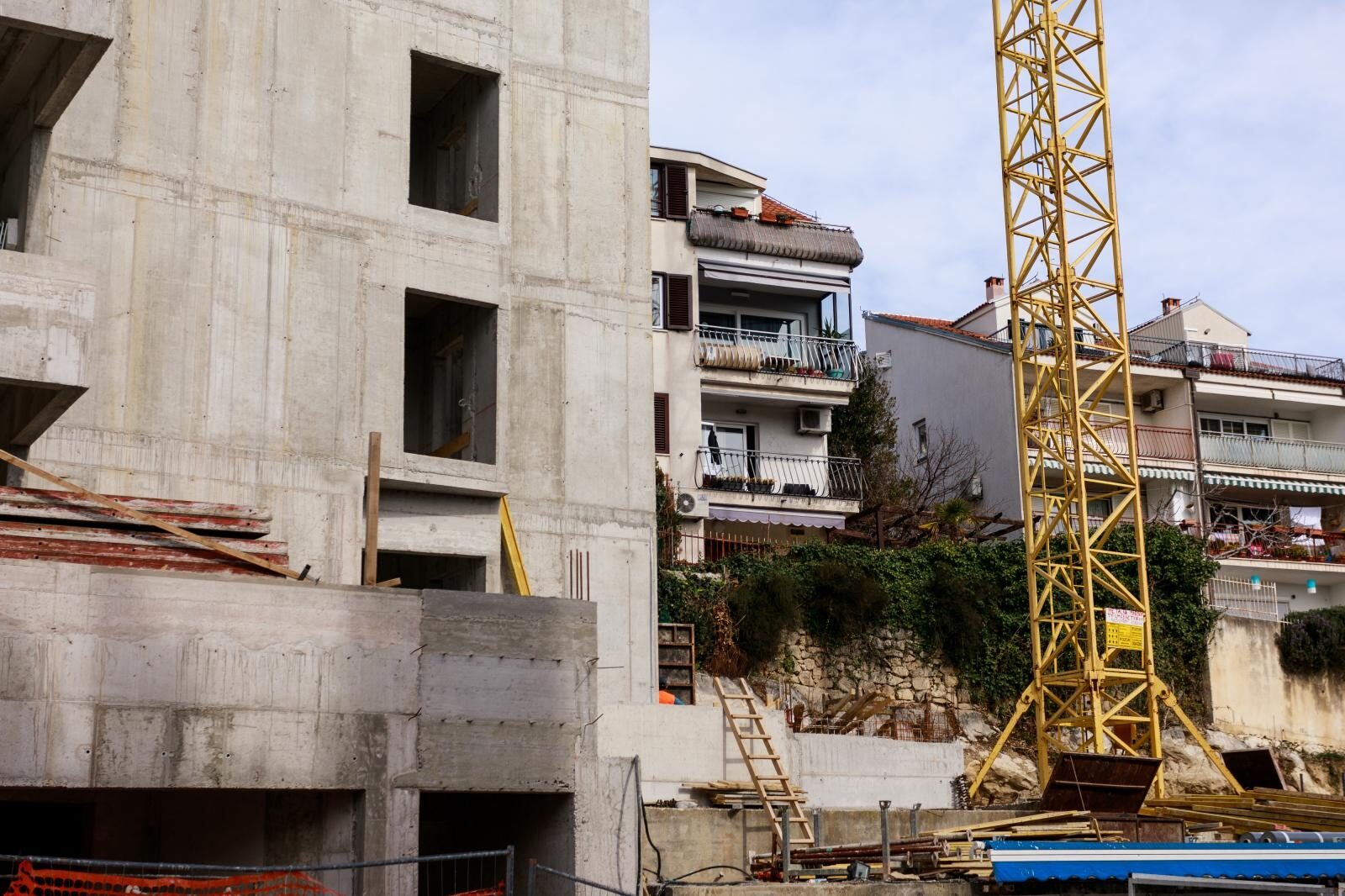 Split: Nova zgrada na Marjanu većini kuća zaklonila pogled