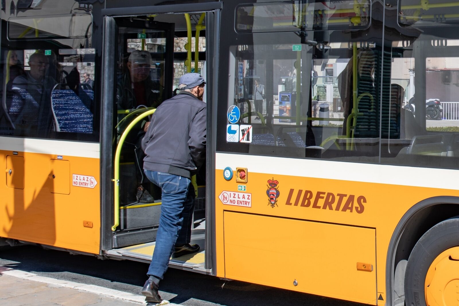 Dubrovnik: Sljedećih 15 dana Libertas će voziti besplatno, zabranjen ulaz na prednja vrata