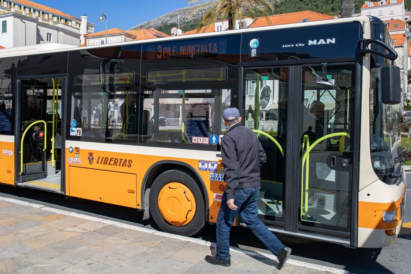 Dubrovnik: Sljedećih 15 dana Libertas će voziti besplatno, zabranjen ulaz na prednja vrata