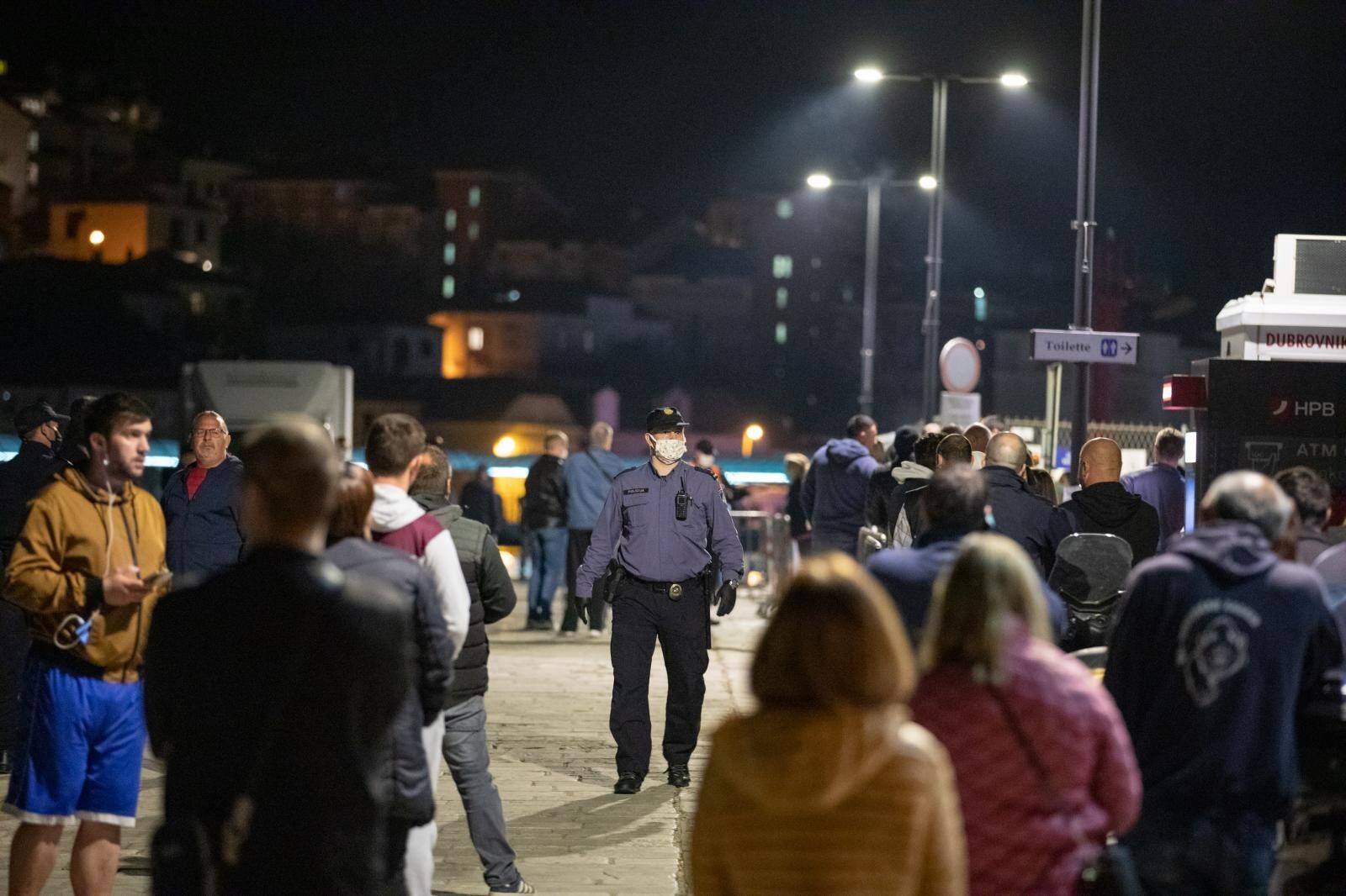 Dubrovnik: Brojni građani pohrlili po svježu ribu na Gruž