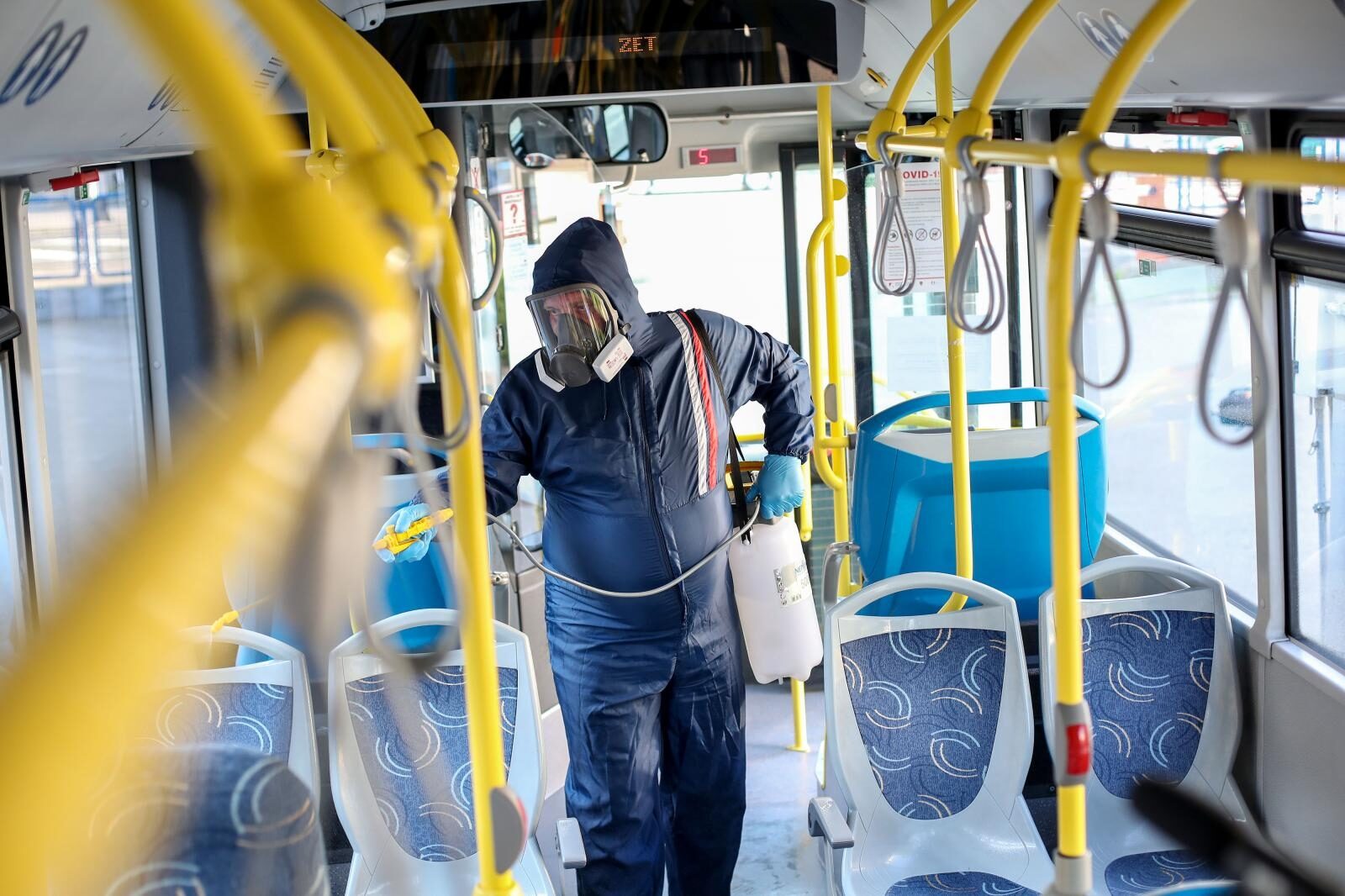 Zagreb: Dezinfekcija ZET-ovih autobusa prije početka puštanja u promet