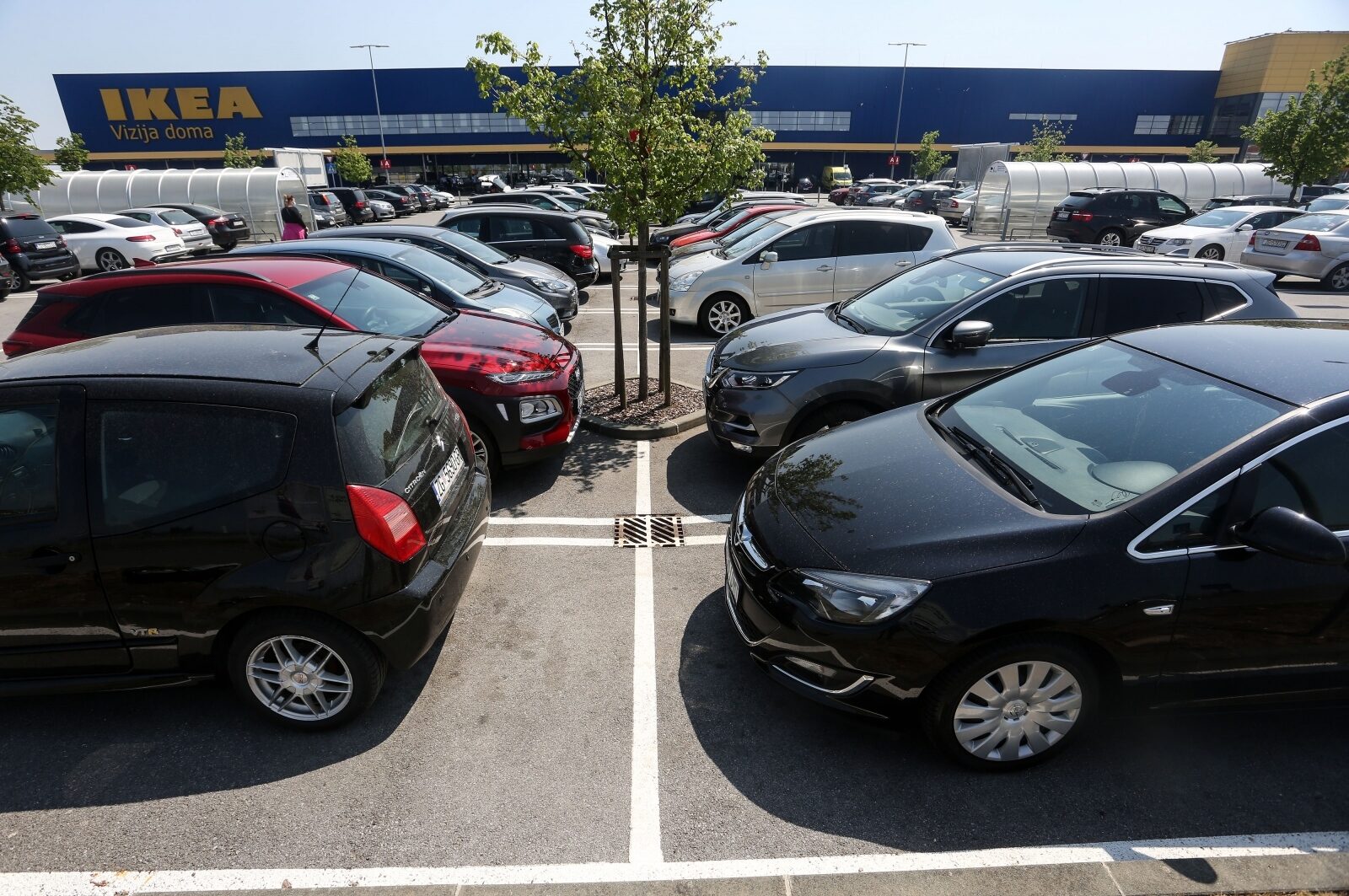 Zagreb: Ikea ponovno otvorila svoja vrata, čeka se u redu