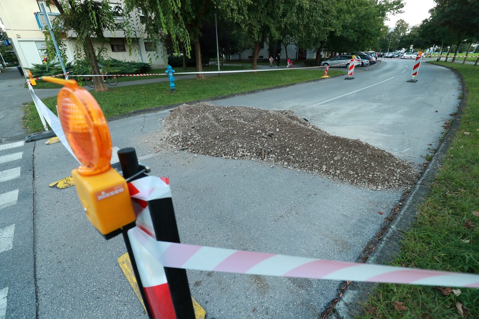 Zagreb: Zbog rupe koja se otvorila, cesta na Malešnici je zatvorena za promet