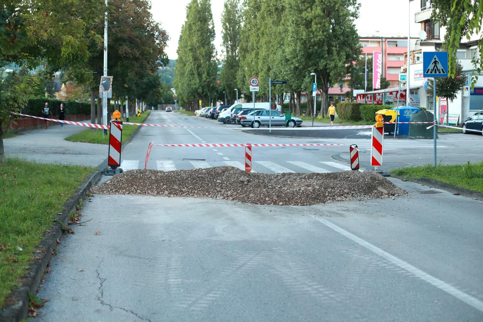 Zagreb: Zbog rupe koja se otvorila, cesta na Malešnici je zatvorena za promet