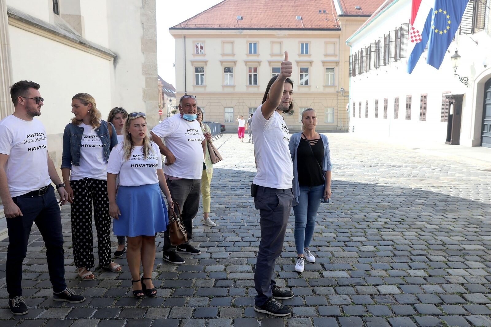 Zagreb: Kaos pred Vladom, Sinčić istovario hrpu lubenica na Markovom trgu