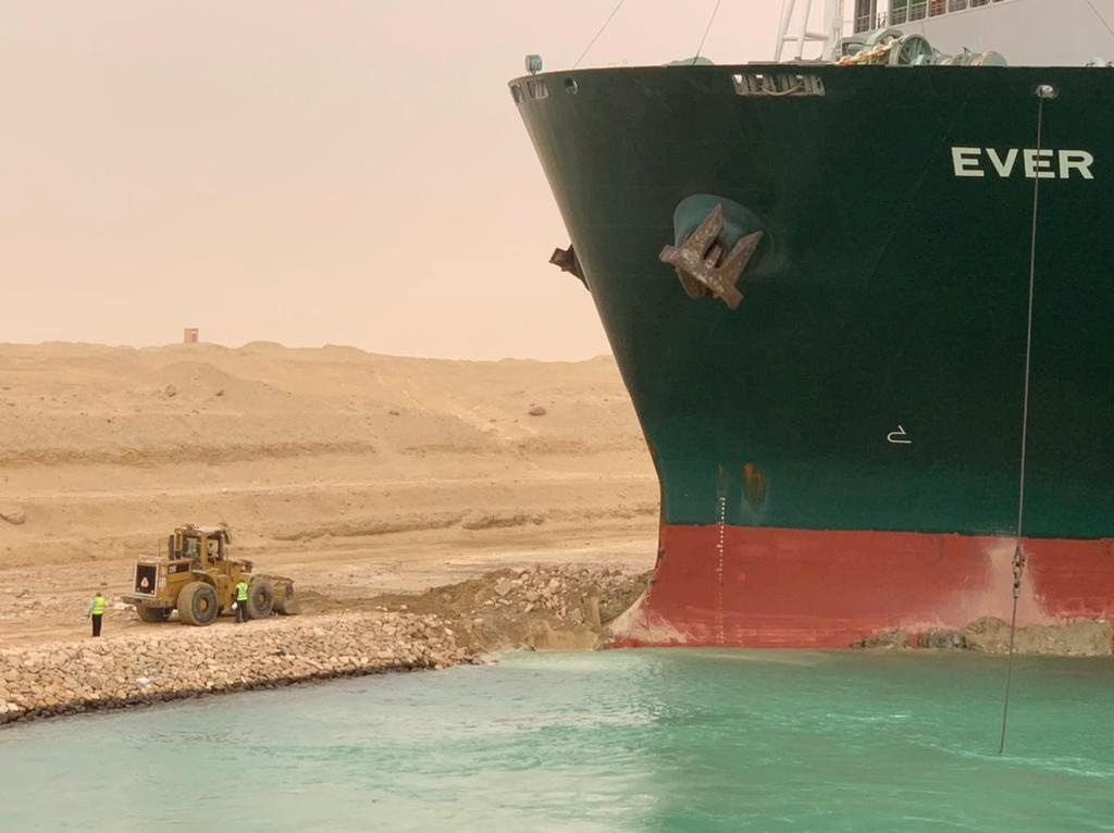 Container ship runs aground in Suez Canal, blocks traffic