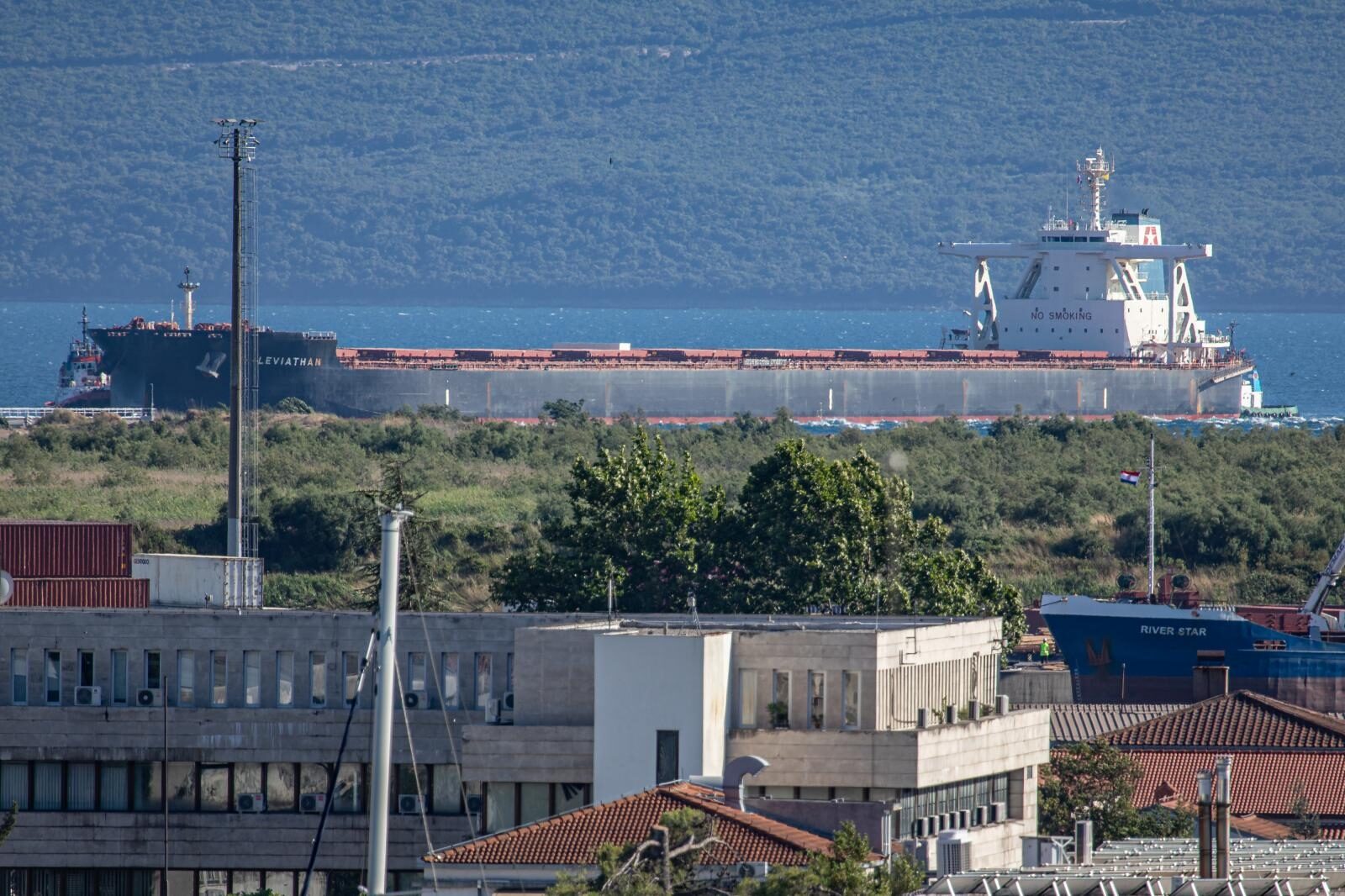 U Ploče uplovio Leviathan, najveći brod u povijesti ove luke