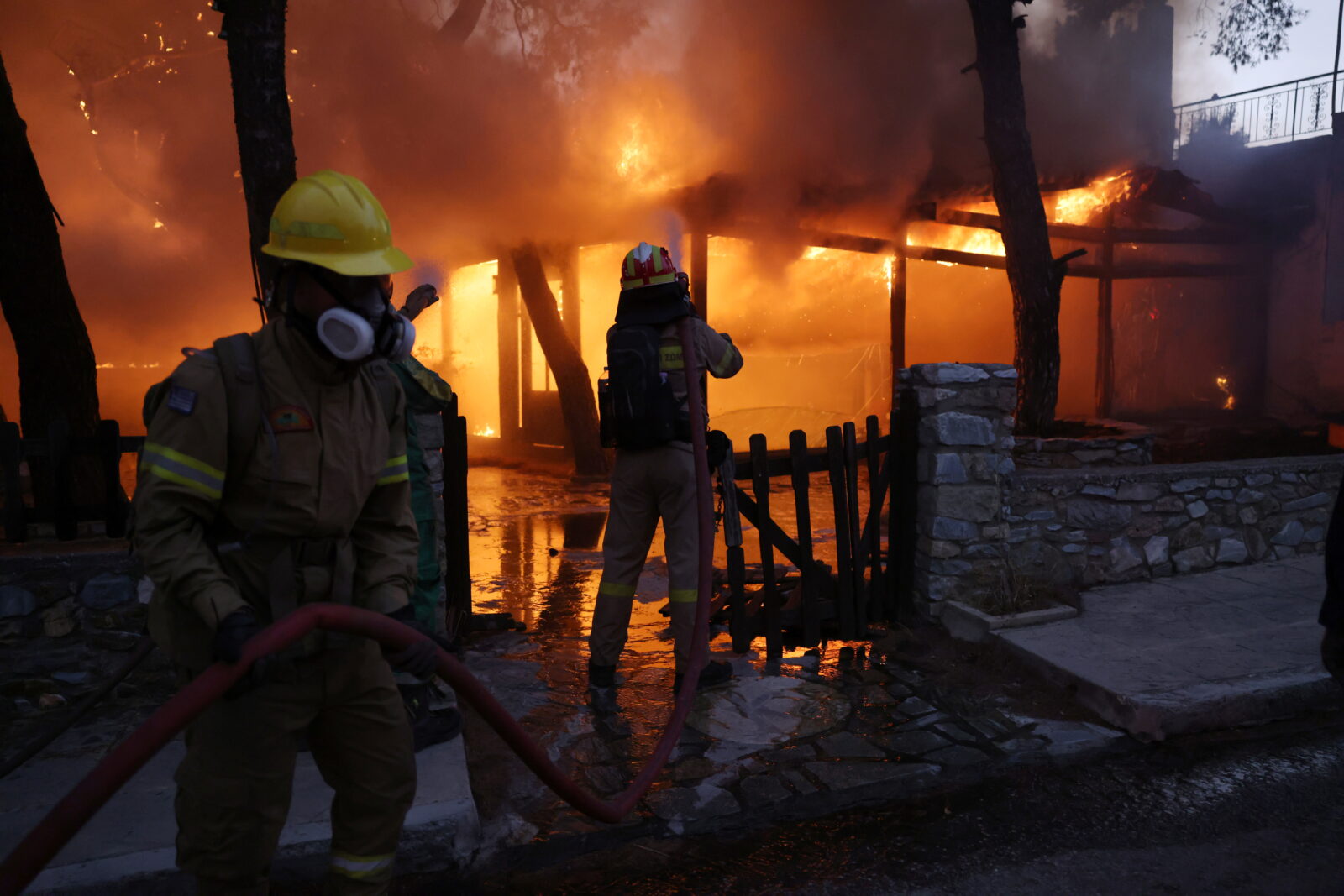 Wildfire erupts north of Athens