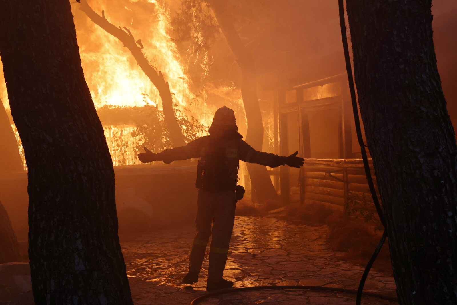 Wildfire erupts north of Athens