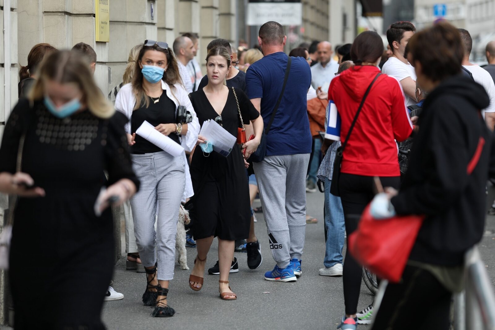 Zagreb: Velike gužve ispred zgrade Policijske uprave u Petrinjskoj