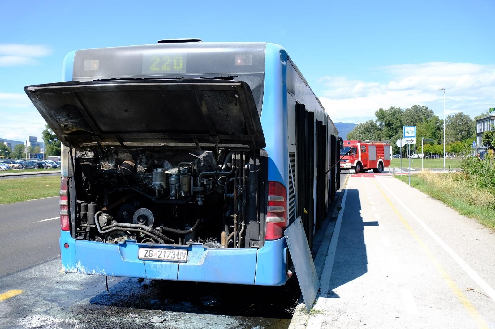 Zagreb: Na Aveniji Večeslava Holjevca zapalio se autobus ZET-a