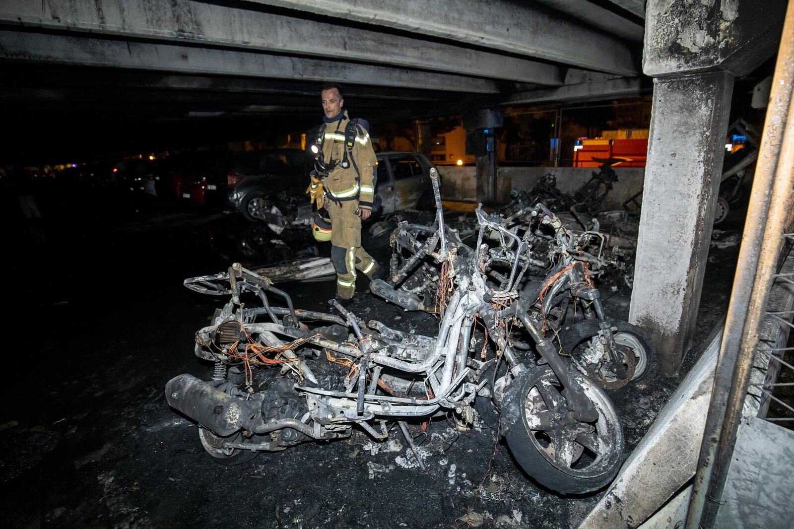 Split: U garaži na Pujankama izgorjelo nekoliko motocikala i automobila