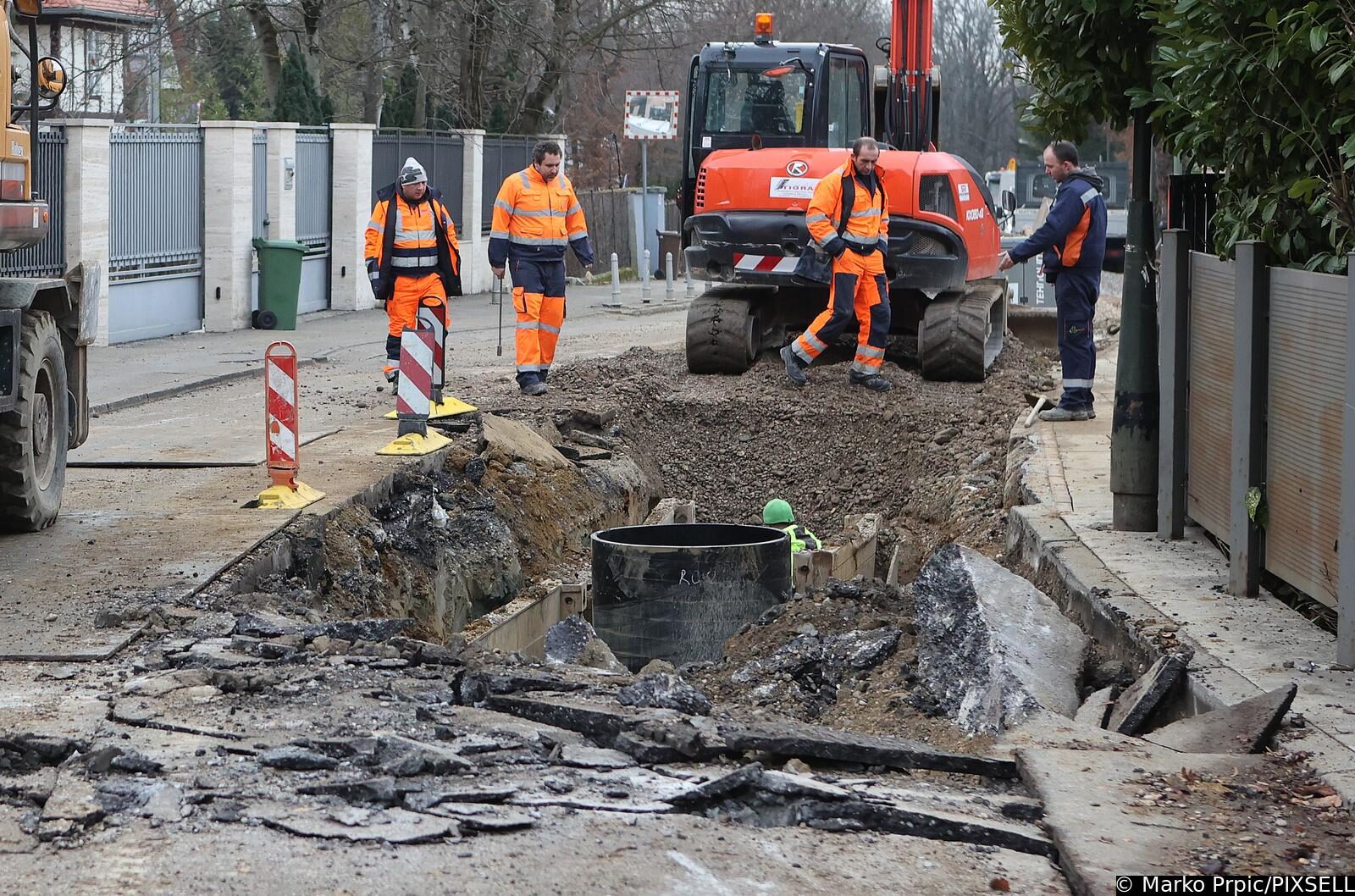 Zagreb: Obustavljen promet Jurjevskom ulicom zbog hitne sanacije kolnika