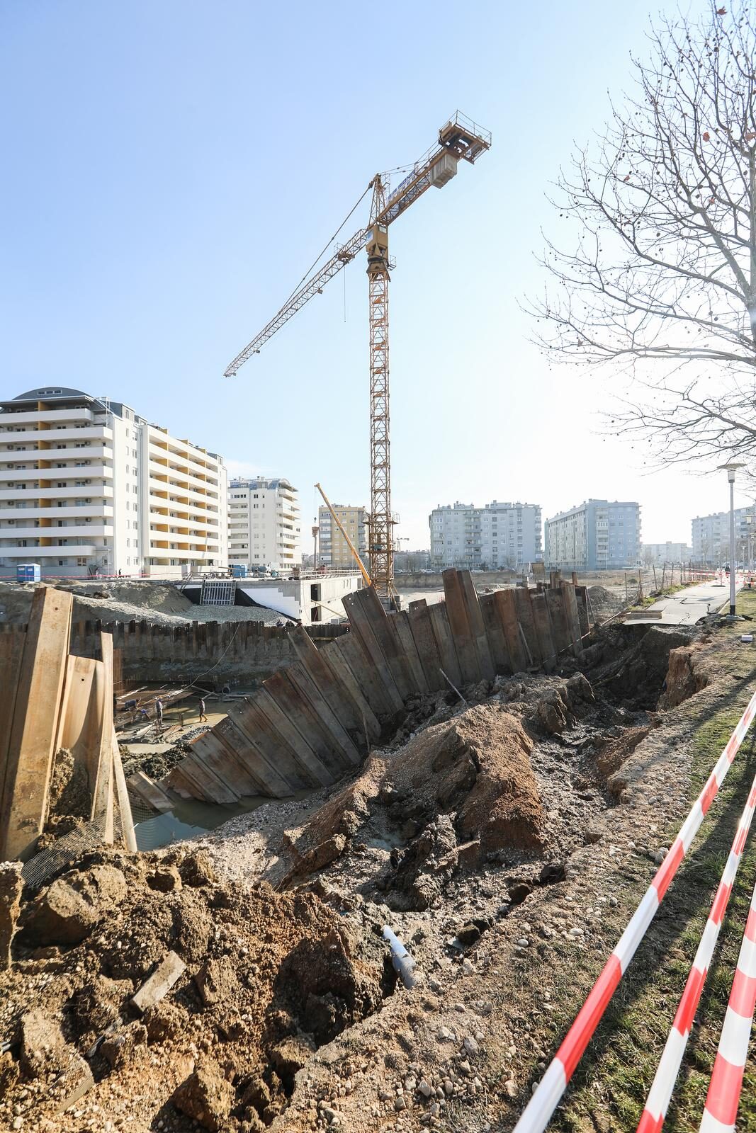 U zagrebačkom naselju Špansko urušio se dio pješačkog nogostupa