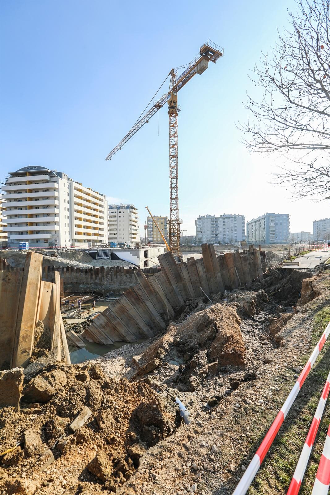 U zagrebačkom naselju Špansko urušio se dio pješačkog nogostupa