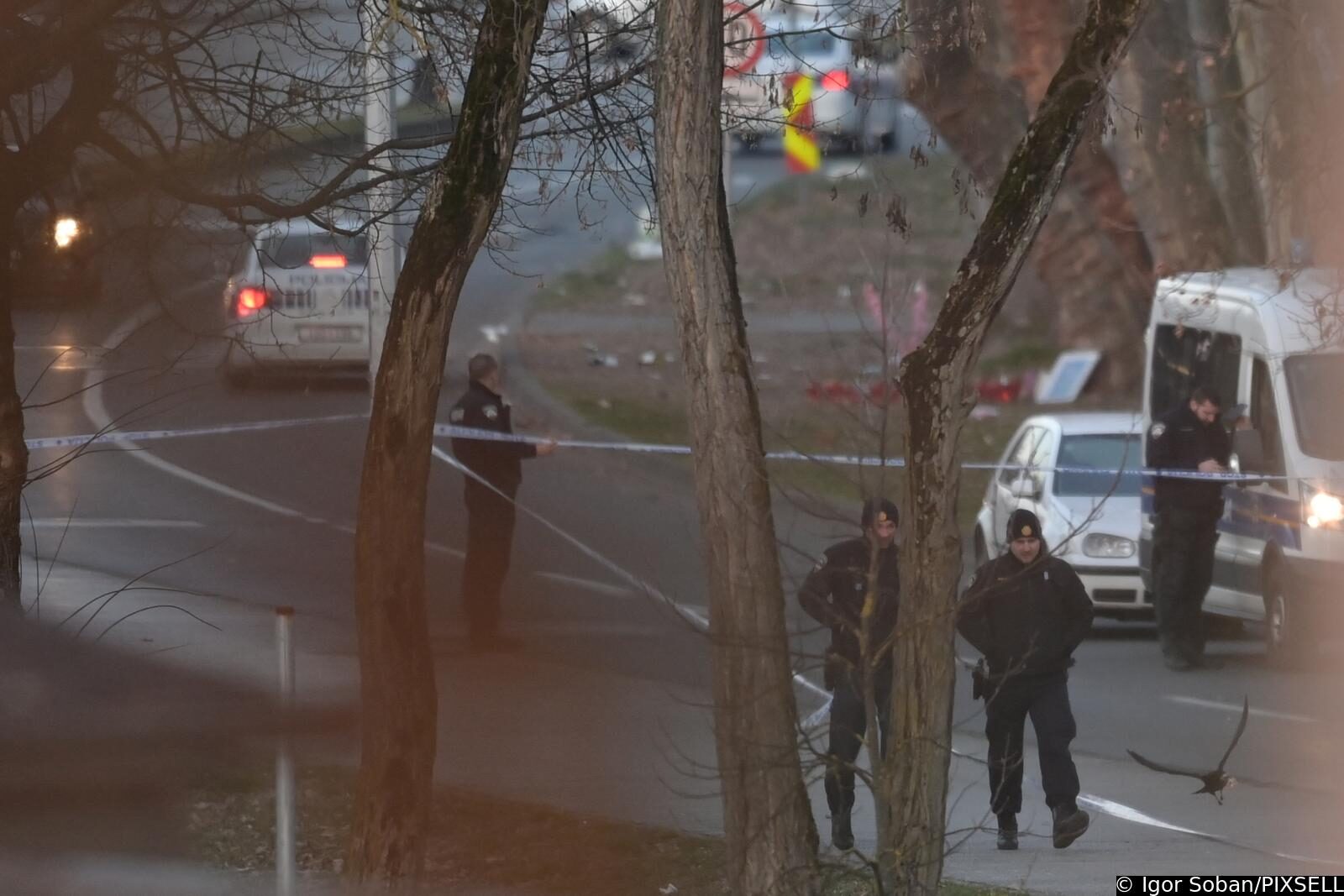 Na Jarunu specijalizirani timovi, pronađen krater i dva padobrana