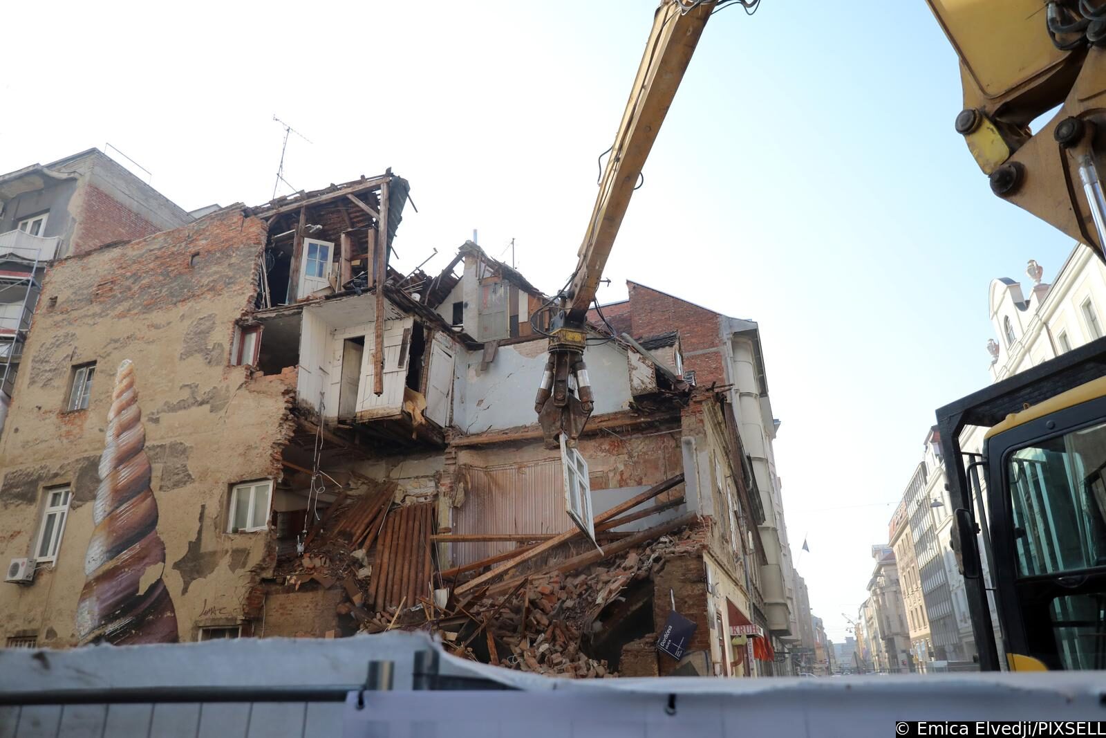 Zagreb: Počelo je rušenje zgrade na uglu Đorđićeve i Petrinjske, simbol zagrebačkog potresa