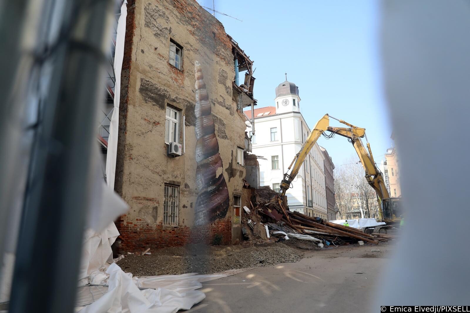 Zagreb: Počelo je rušenje zgrade na uglu Đorđićeve i Petrinjske, simbol zagrebačkog potresa