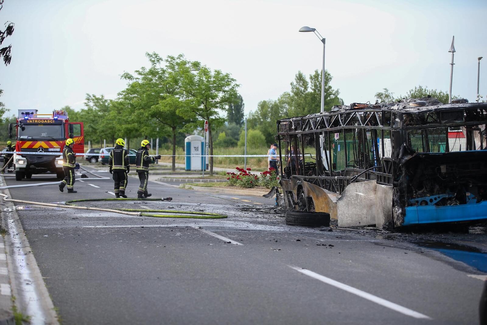 Zagreb: Zapalio se autobus na okretištu u Novom Jelkovcu