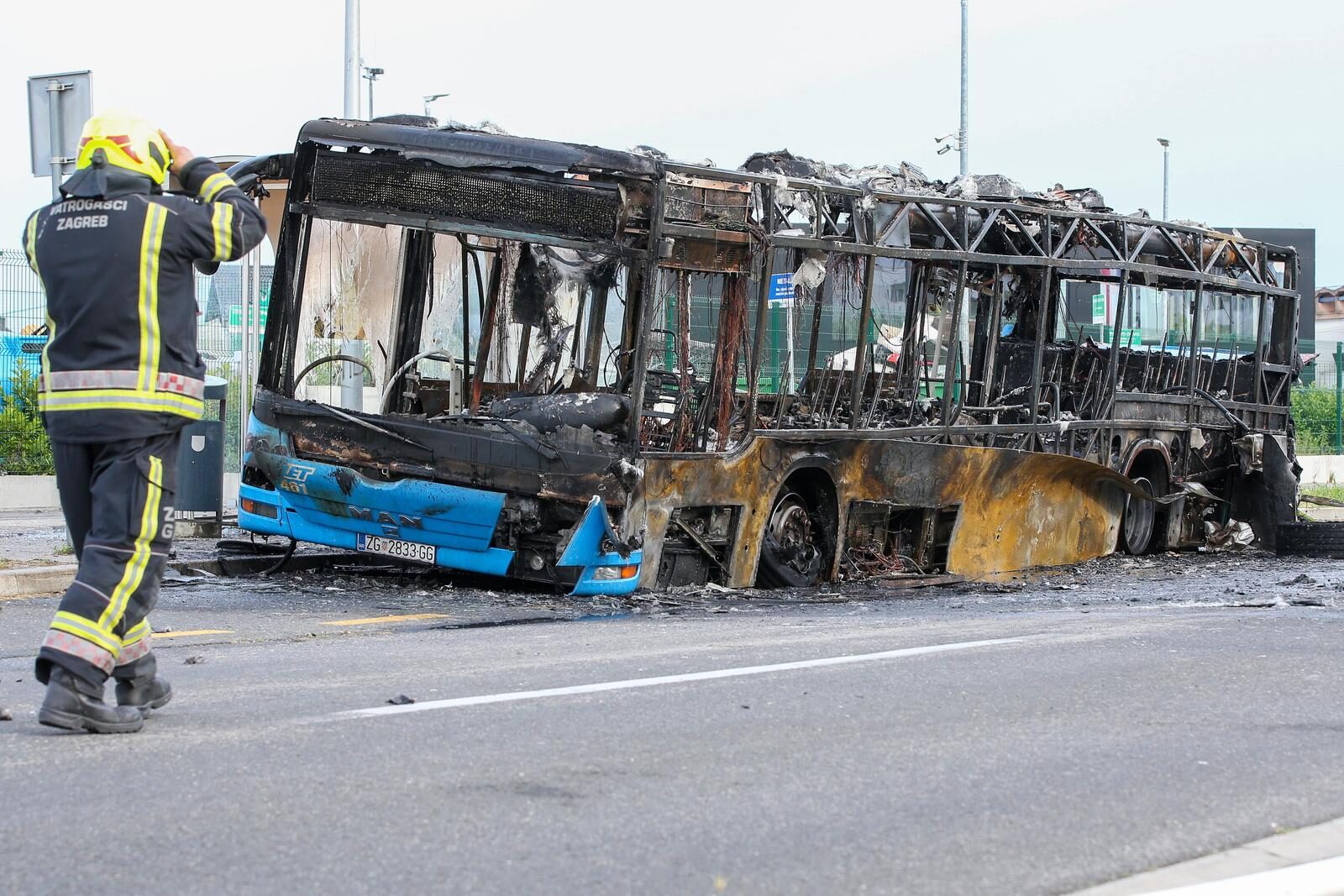 Zagreb: Zapalio se autobus na okretištu u Novom Jelkovcu