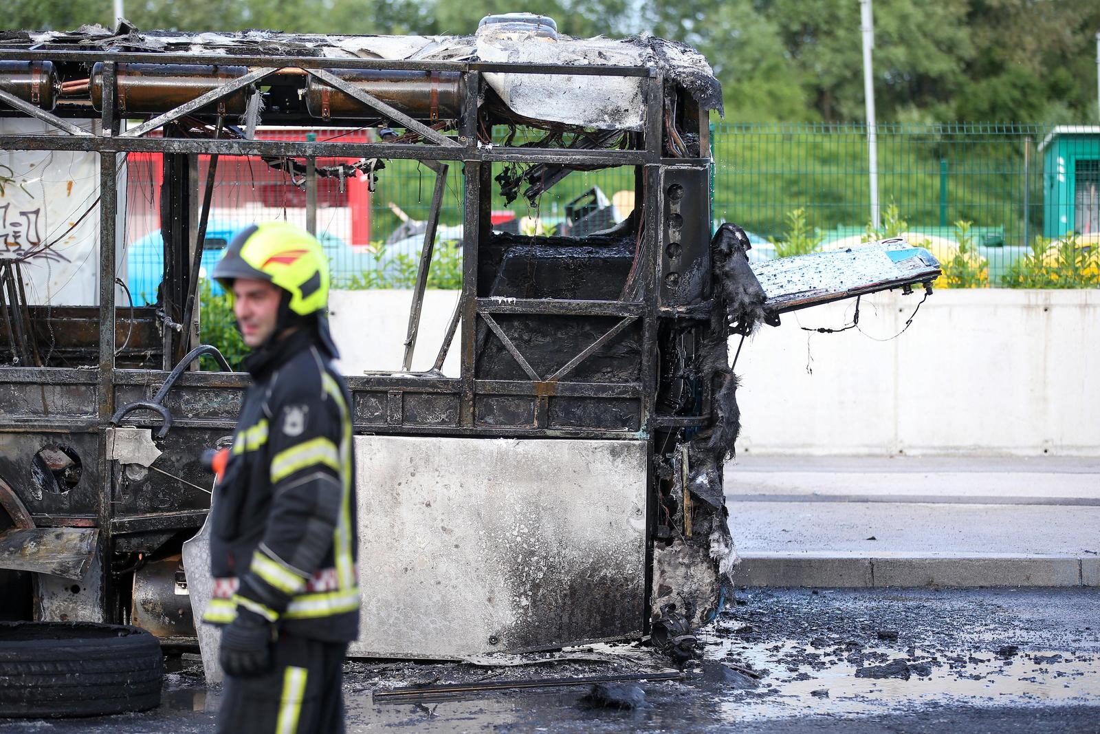 Zagreb: Zapalio se autobus na okretištu u Novom Jelkovcu