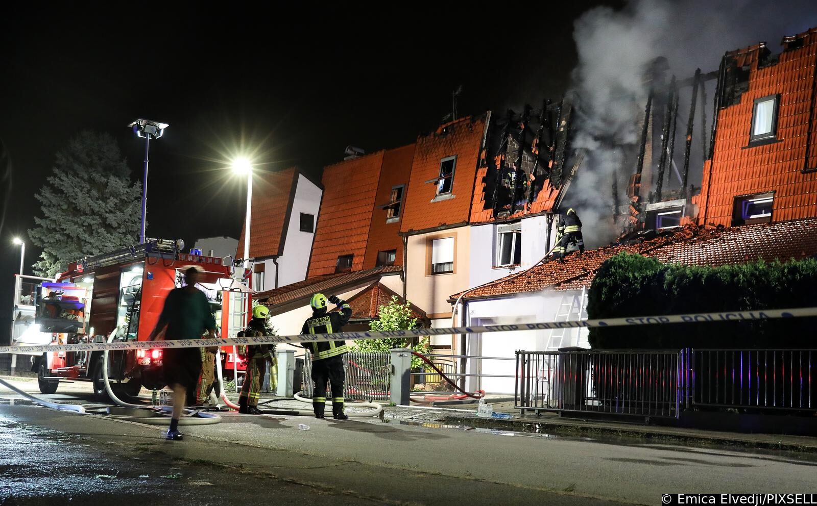 Veliki požar u Zaprešiću, plamen zahvatio nekoliko kuća