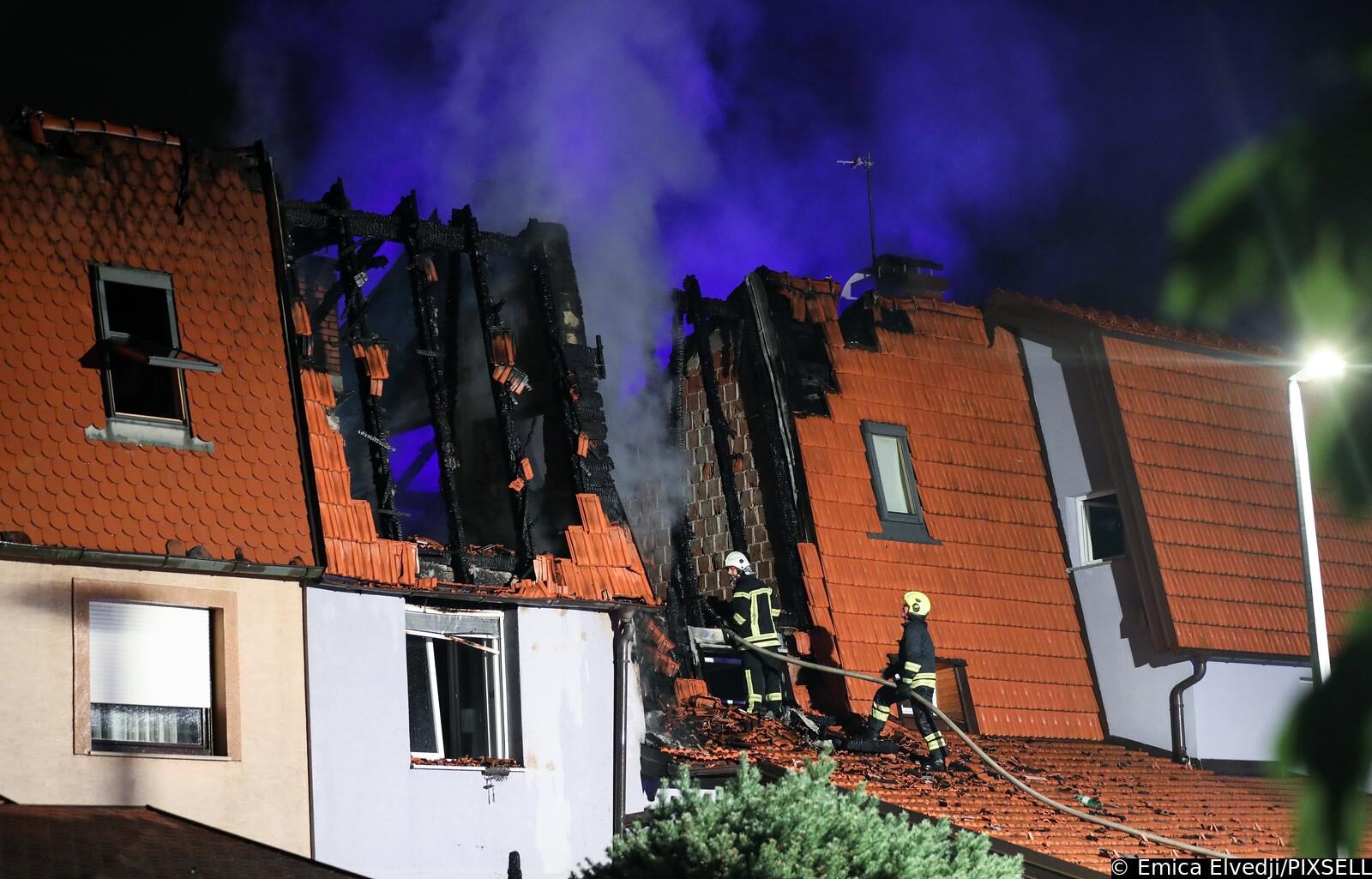 Veliki požar u Zaprešiću, plamen zahvatio nekoliko kuća