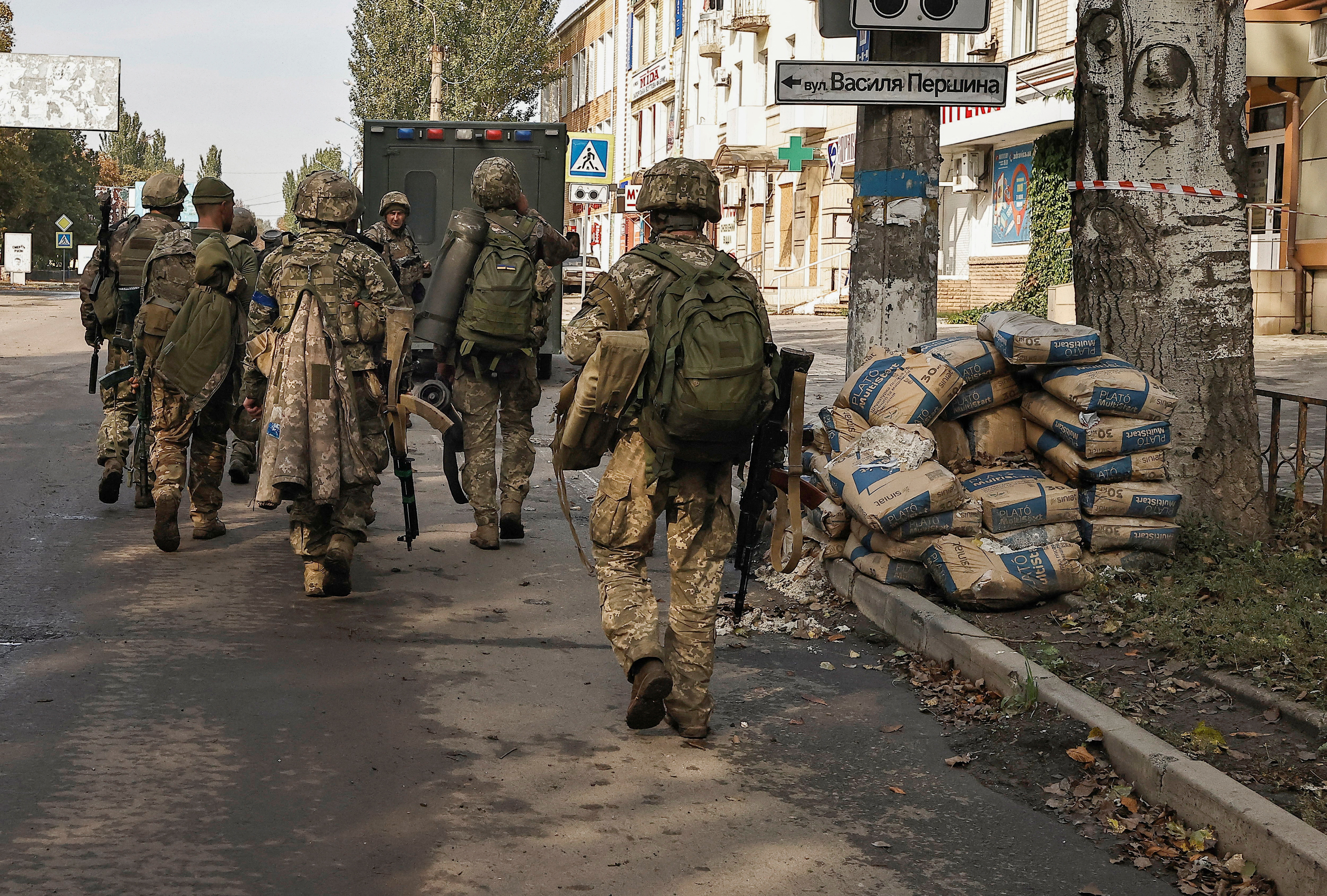 Бахмут сегодня. Мобилизация на Украине. Мобилизированные на Украине. Фото солдат на Украине. Белорусский солдат на Украине.