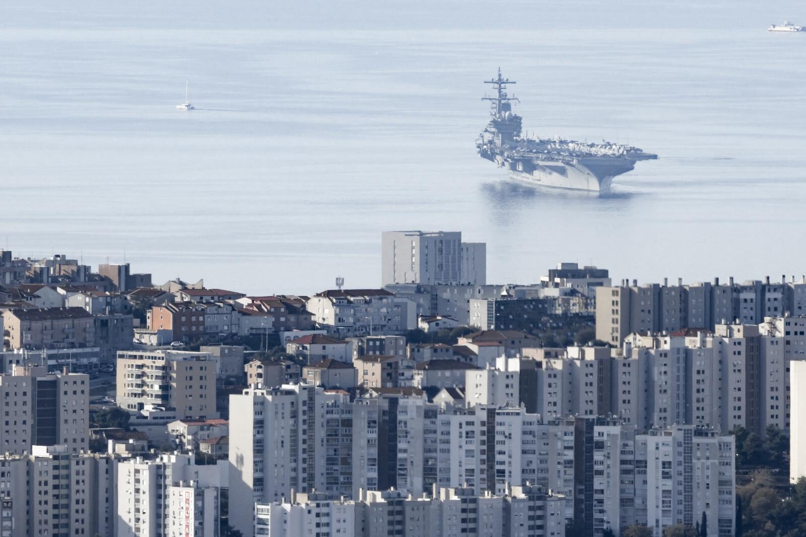 U Split uplovio najveći američki nosač aviona USS George H.W. Bush