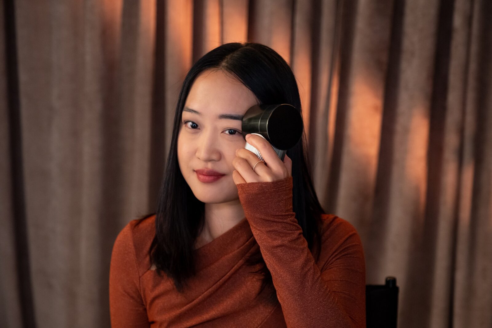 PHOTO_BROW MAGIC_IN USE_CES2023_LORÉAL