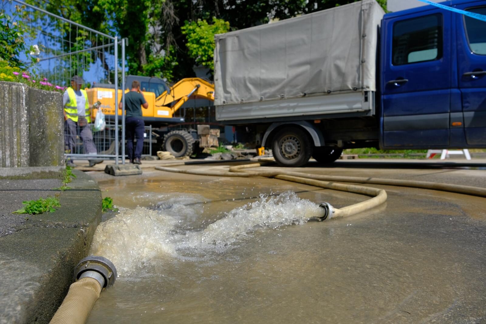 Zagreb: Pukla vodovodna cijev u Utrinama