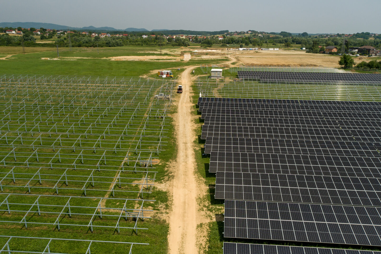 Kod Ivanca se gradi prva agrosolarna elektrana u Hrvatskoj, proizvodit će zelenu energiju i ekološku hranu