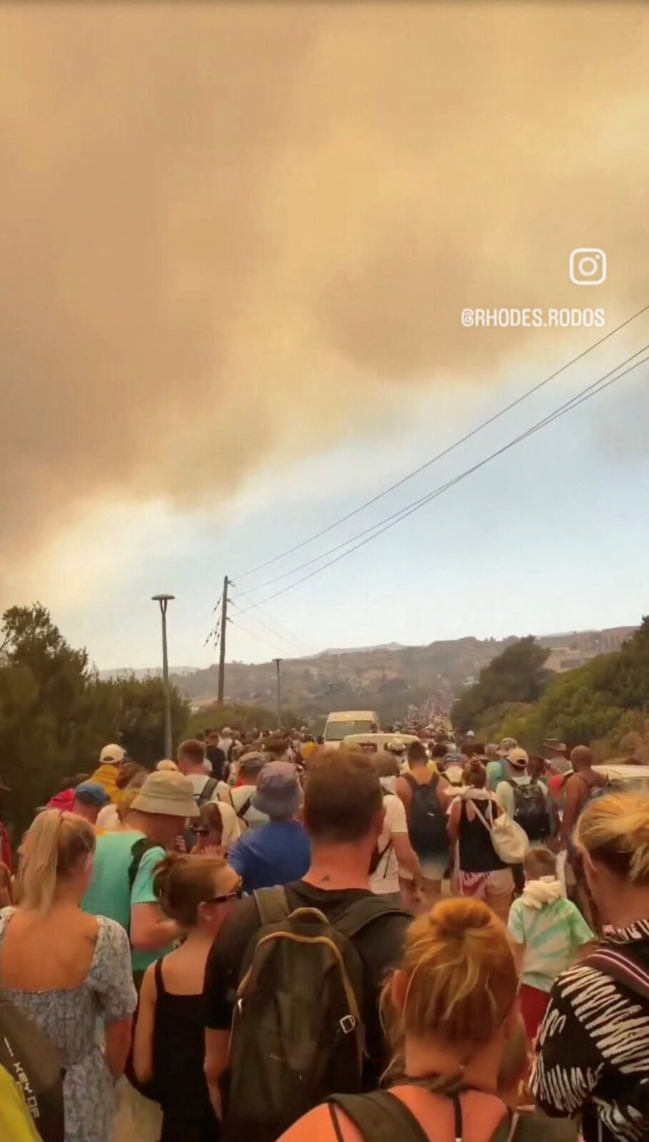 Crowds wait to be evacuated from Greek island of Rhodes as wildfires burn