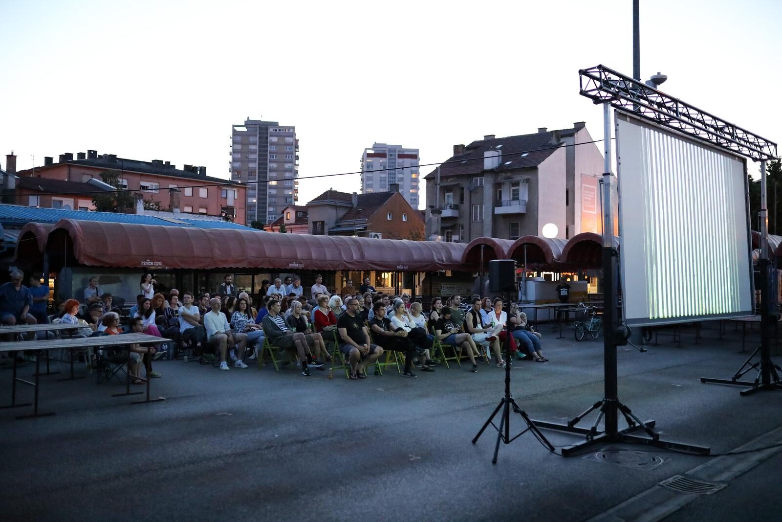 Zagreb: Trešnjevačka tržnica pretvorena je u besplatno ljetno kino