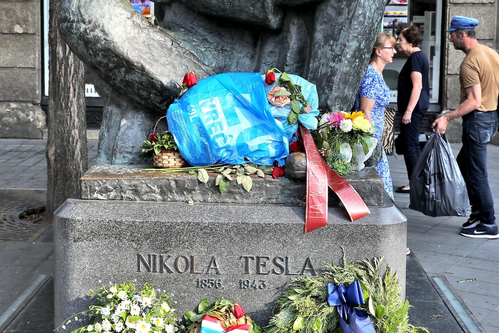 Zagreb: Spomenik Nikoli Tesli u centru grada osvanuo je 