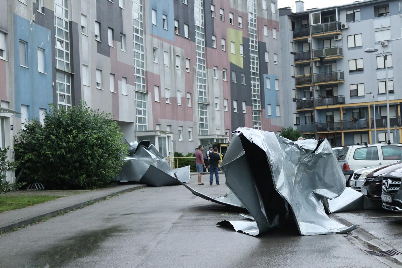 Nezapam?eno nevrijeme u Zagrebu:  Vjetar nosio krovove