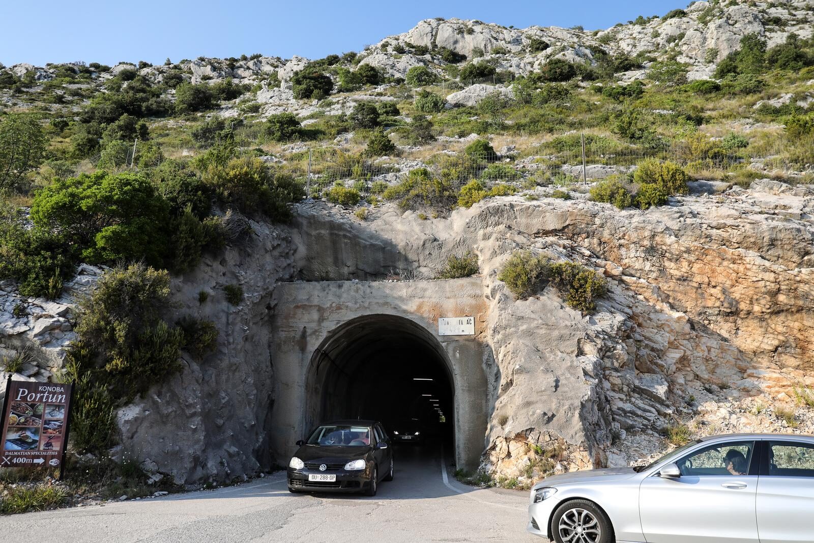 Prije pola stoljeća mještani su sami prokopali mali tunel koji je preporodio pelješki kraj