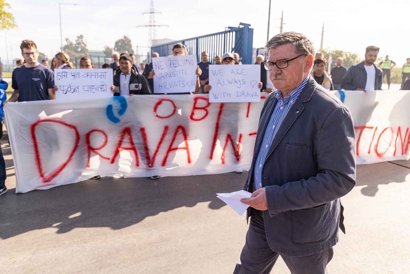 Osijek: Radnici tvornice okupili su se ispred tvrtke i organizirali skup podrške, stigao je i vlasnik Zvonko Bede