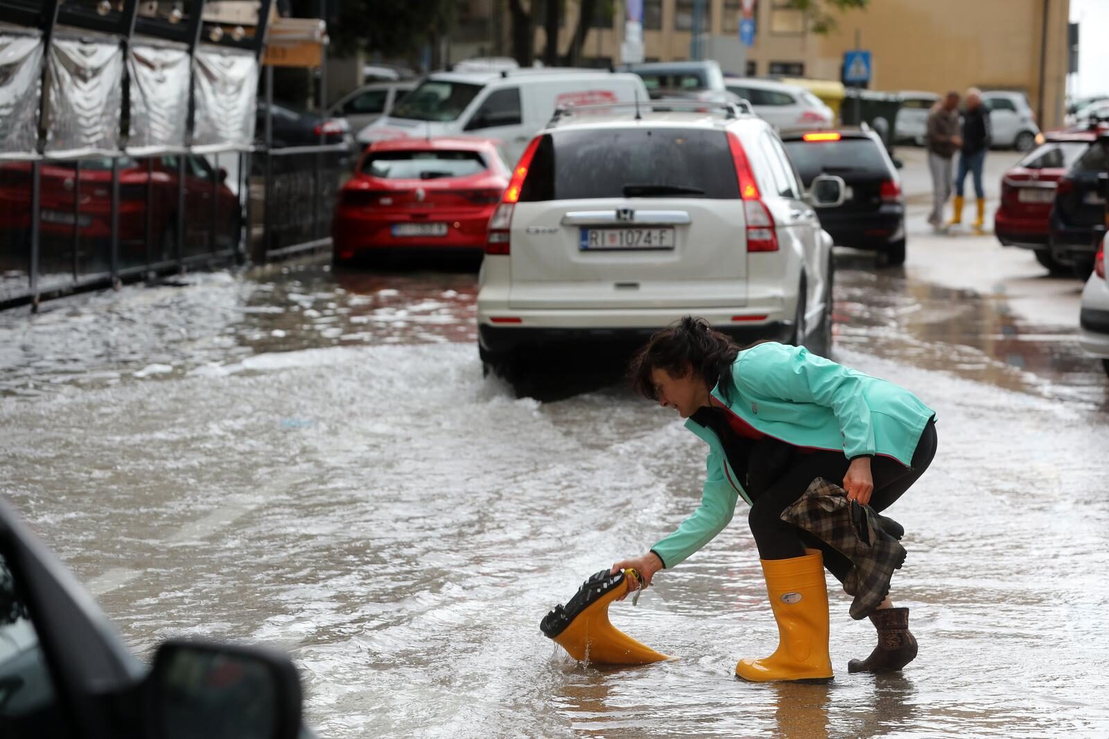 Rijeka: Jako jugo i kia poplavilo ulice oko trnice i rivu