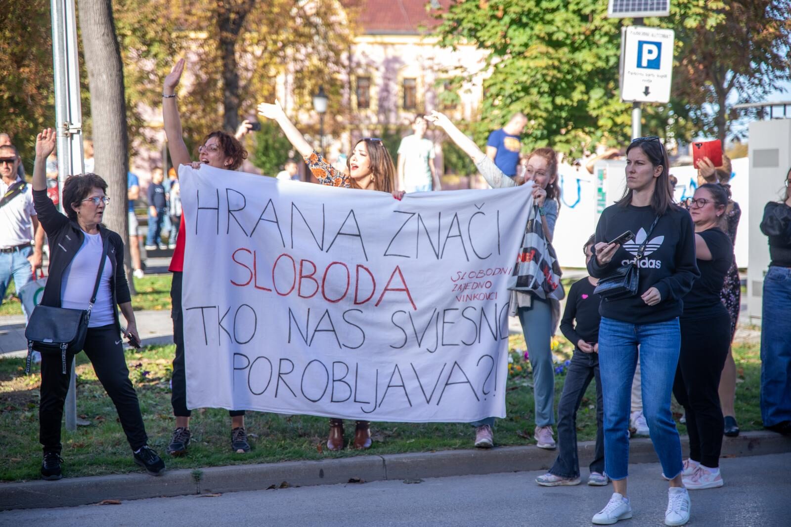 Prosvjed svinjogojaca u Vinkovcima zbog afričke svinjske kuge