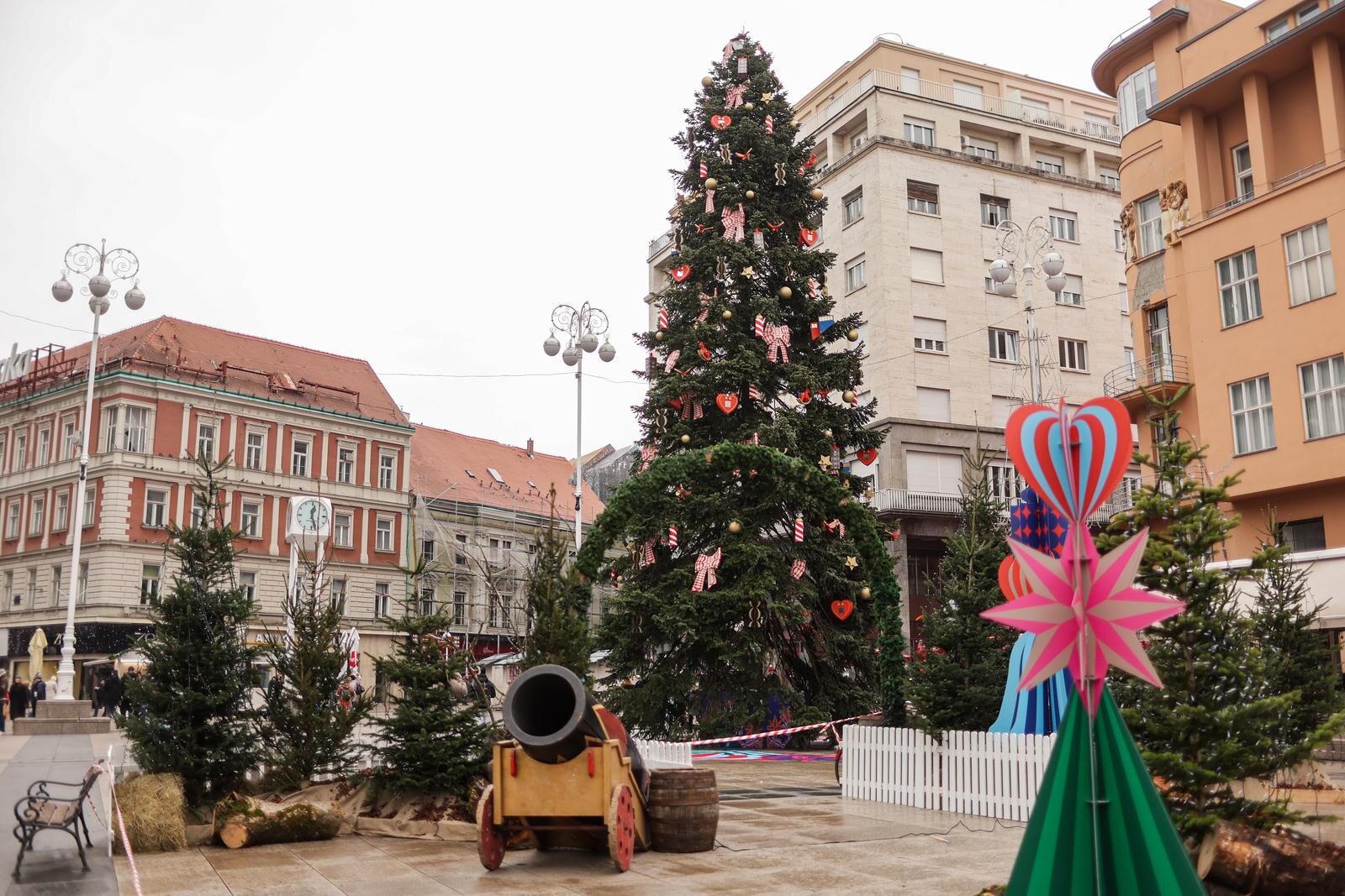 Atmosfera u gradu prije otvaranja Adventa u Zagrebu