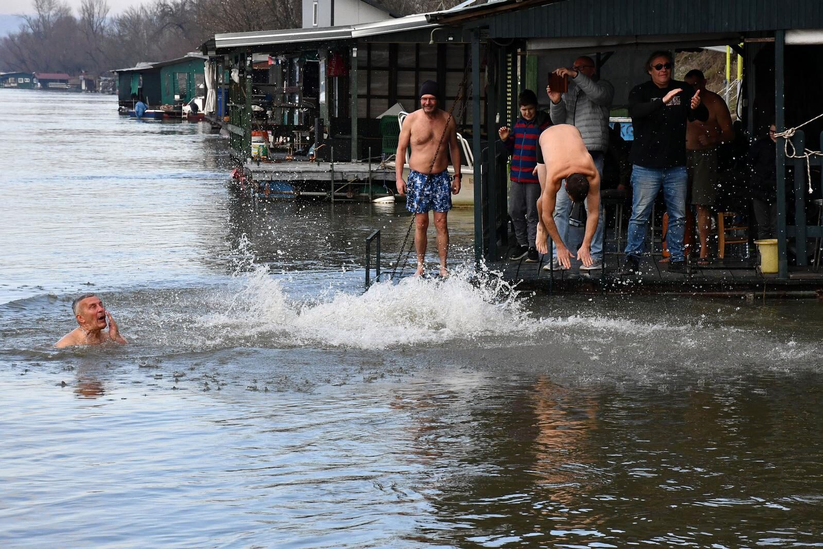 Slavonski Brod: Brođanin Zvonimir Karadža - Kara 18. put već zaplivao u hladnoj Savi na Silvestrovo