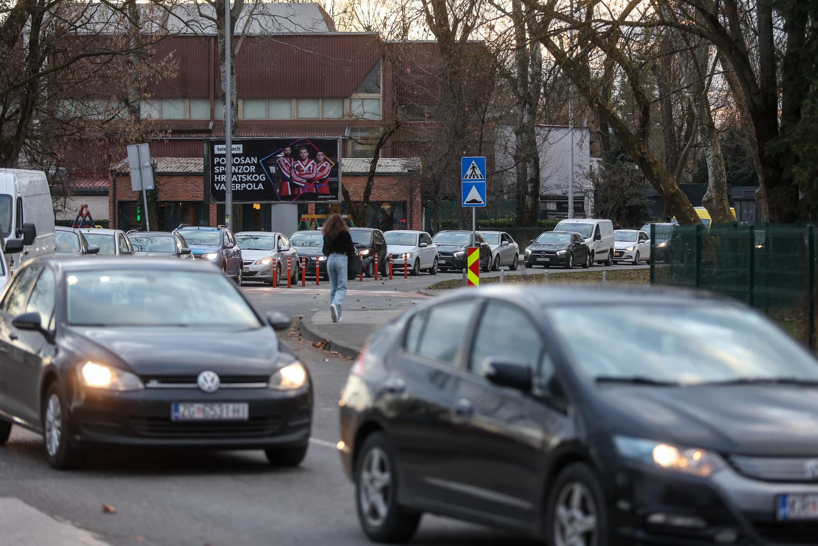 Zagreb: Velike gužve na prilazu Jadranskom mostu zbog gradnje privremene prometnice