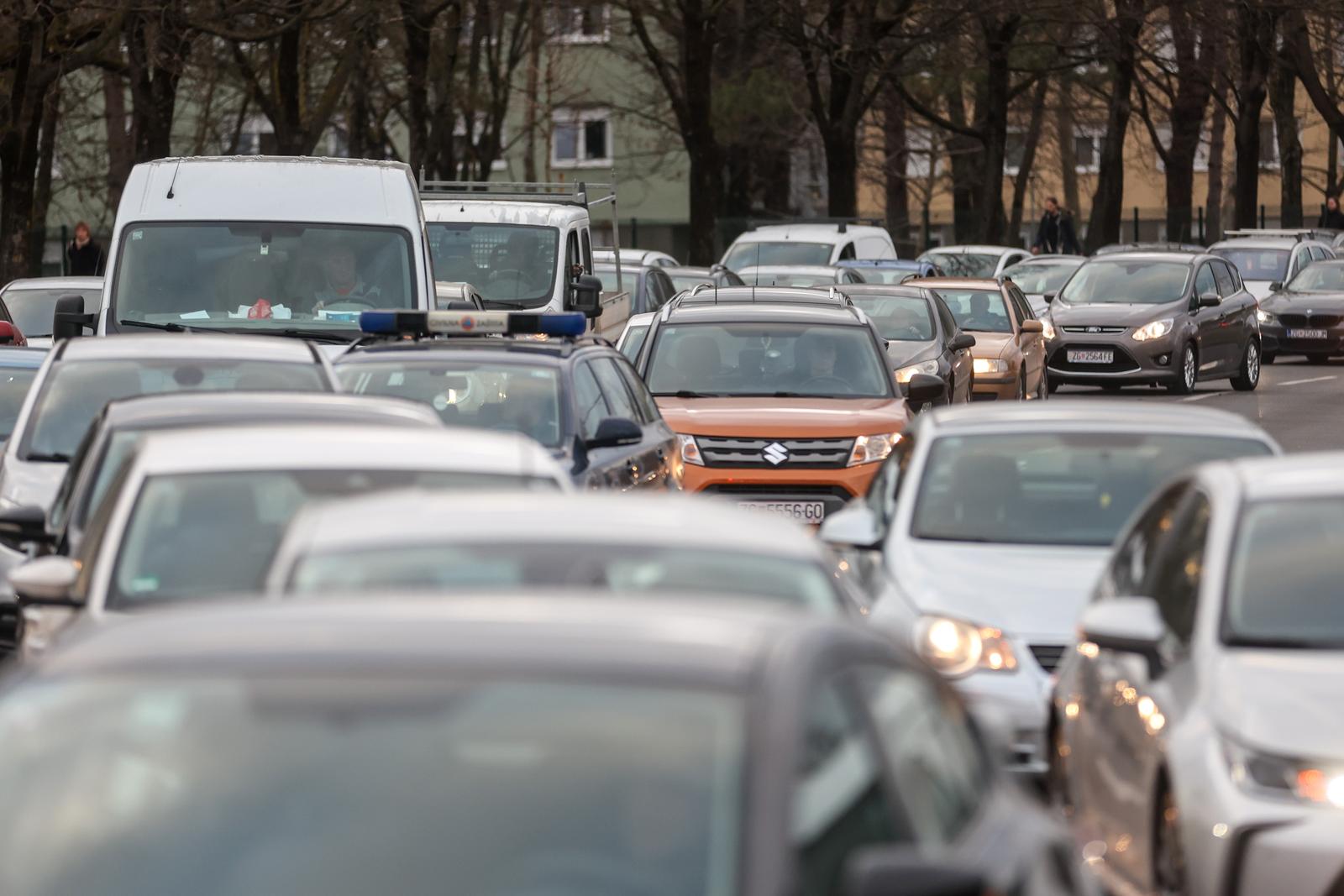 Zagreb: Velike gužve na prilazu Jadranskom mostu zbog gradnje privremene prometnice