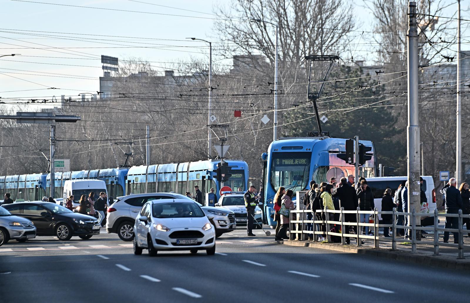 Zagreb: Tramvaj izletio s tračnica i sudario se s drugim