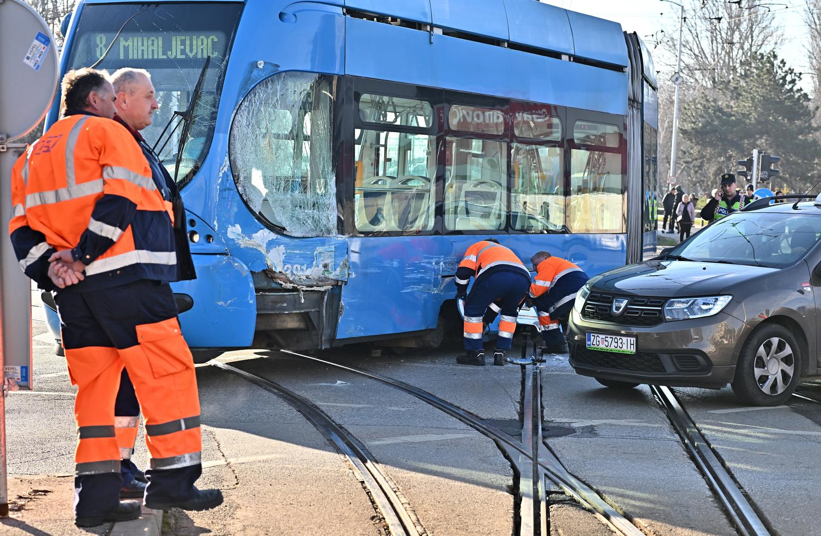 Zagreb: Tramvaj izletio s tračnica i sudario se s drugim