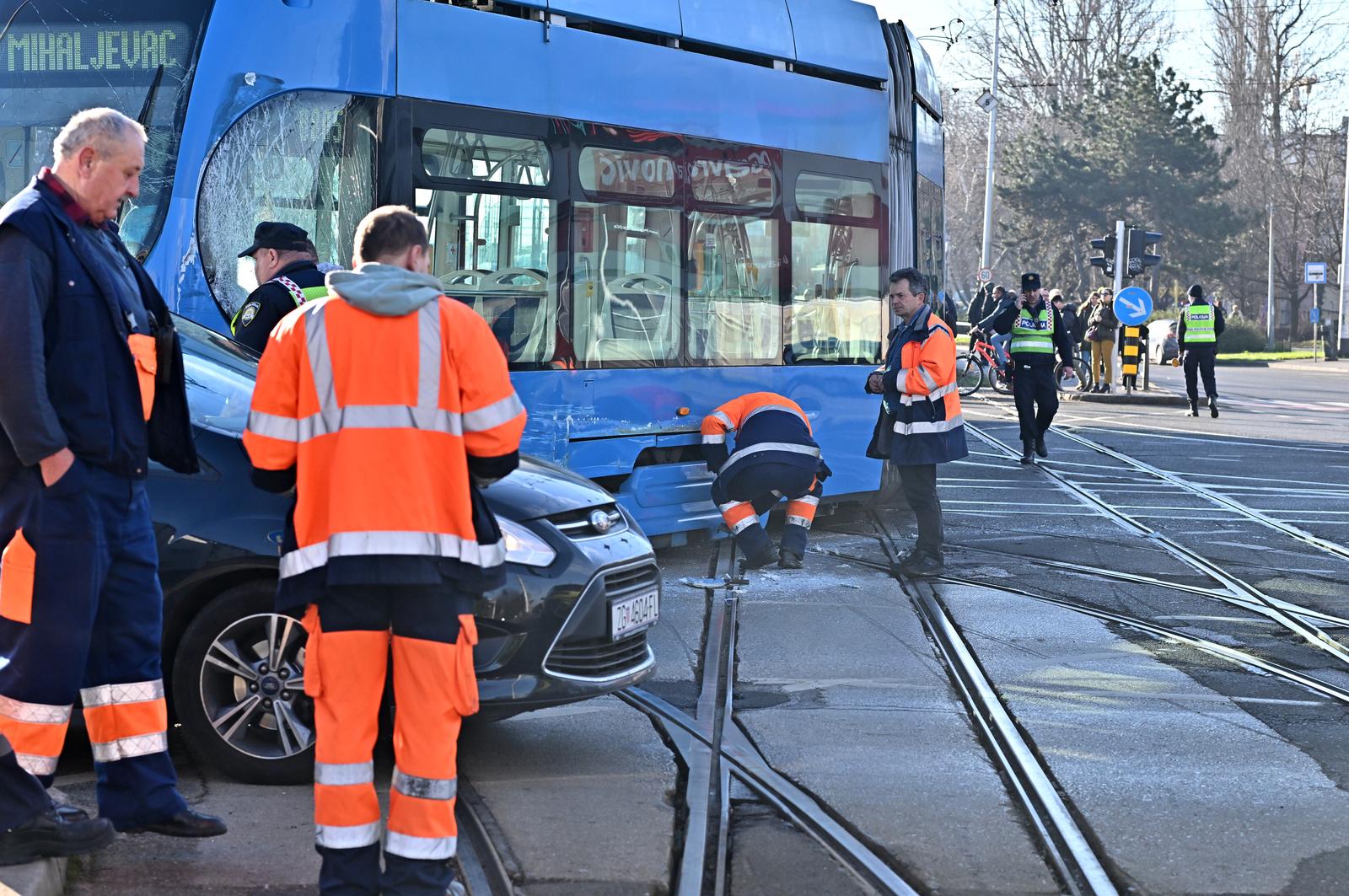 Zagreb: Tramvaj izletio s tračnica i sudario se s drugim